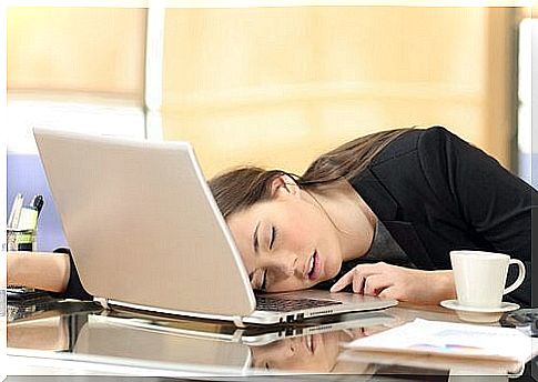 Woman asleep at the computer unable to overcome laziness