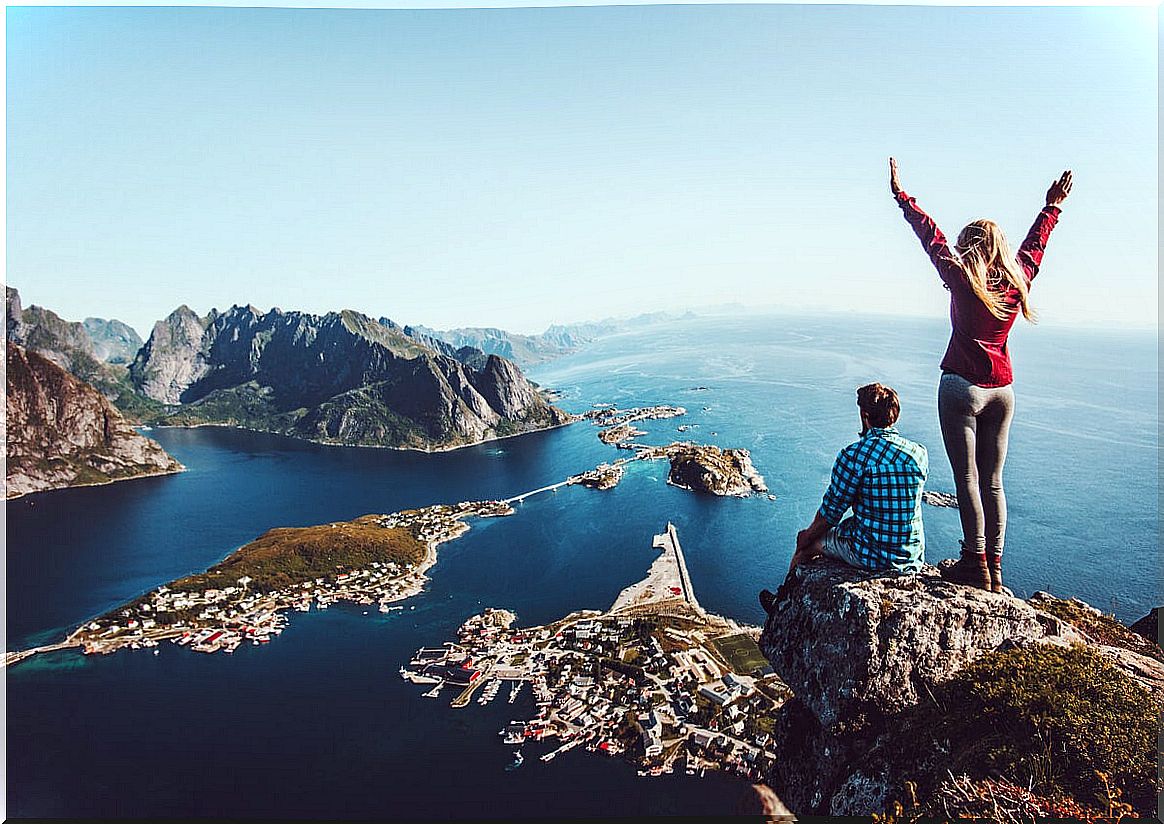 boy and girl in mountain representing passive and active friendships