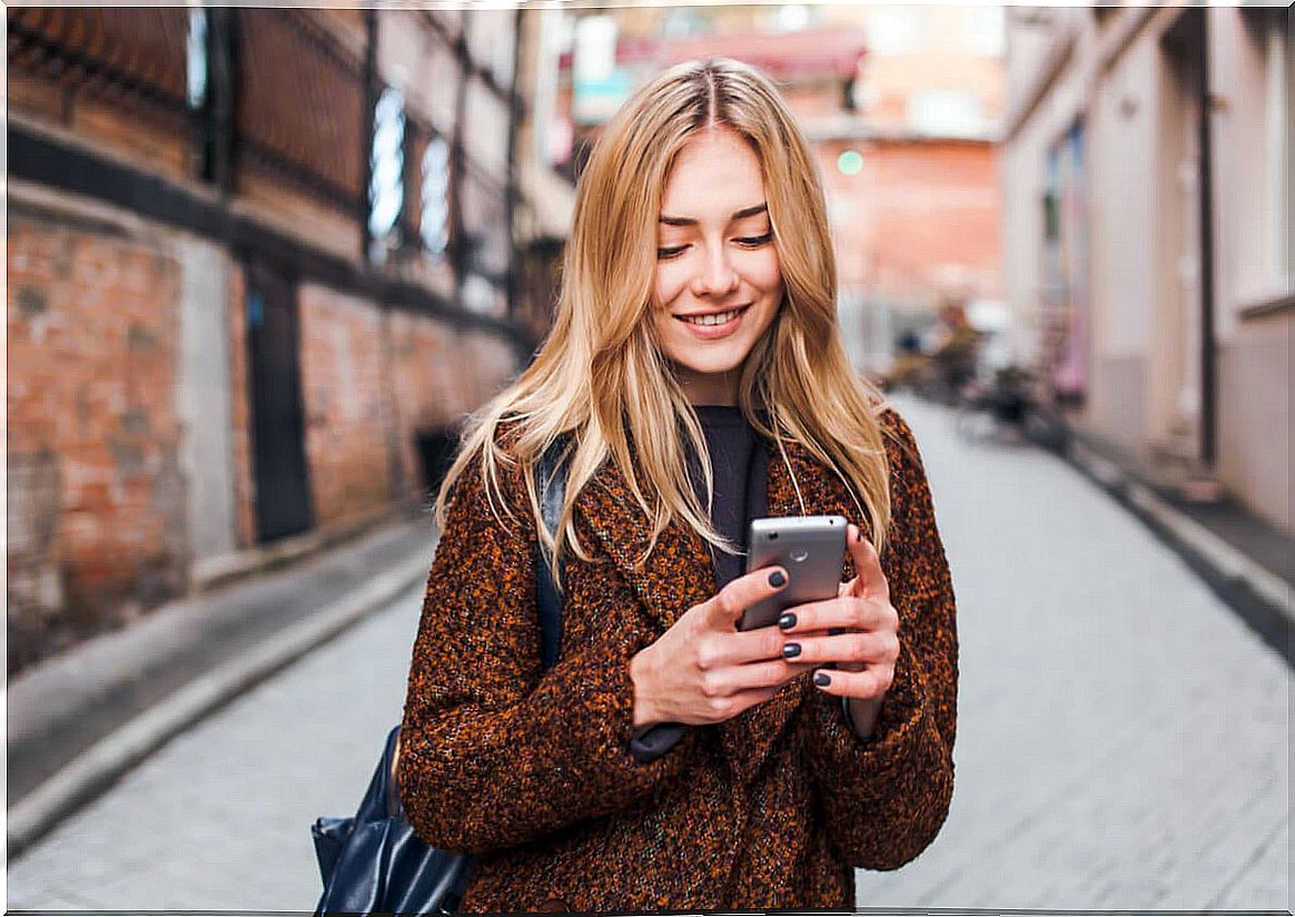 Smiling woman with mobile talking to her passive and active friends