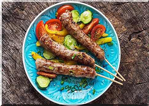 Meat skewers with vegetables to represent flexitarian food