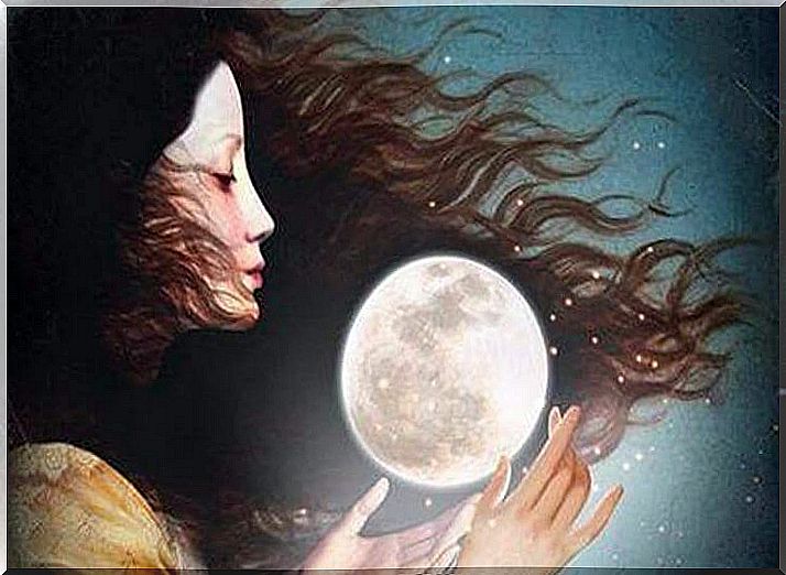 Woman with the moon in her hands