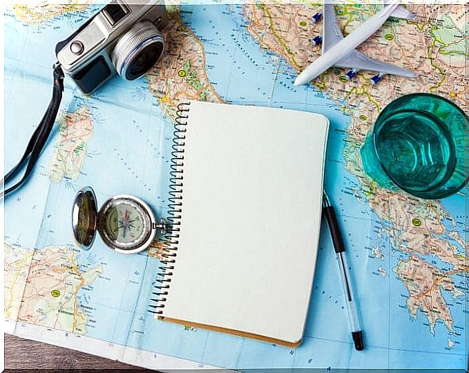 camera on a map symbolizing the fact that traveling improves your brain health